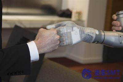 DARPA 提供开创性仿生手臂到沃尔特.里德